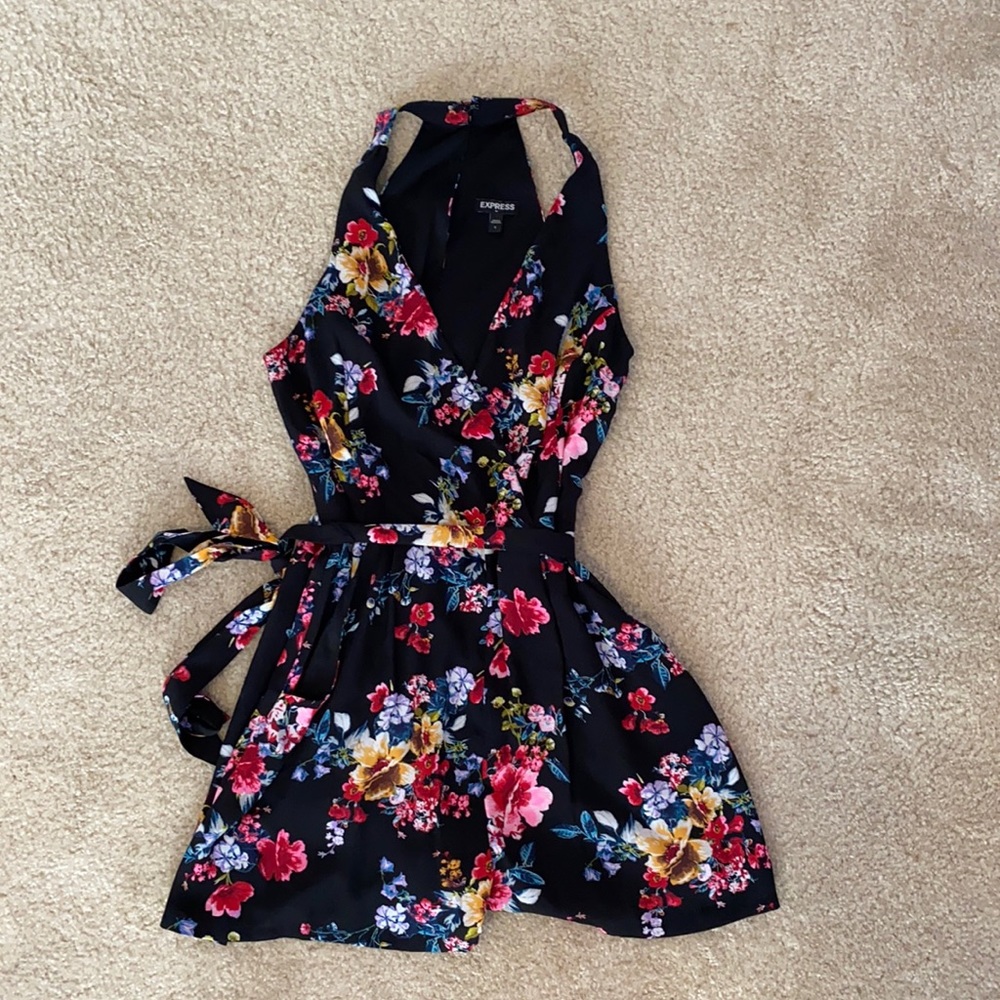 Express floral romper size 6